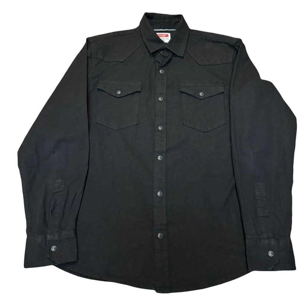 Wrangler Pearl Snap Men's Shirt. Medium, good used‎ condition.